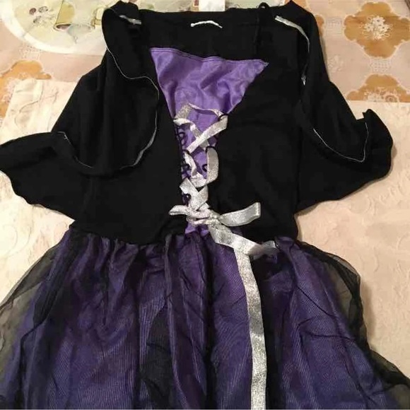 Halloween costume..little witch - Picture 1 of 6